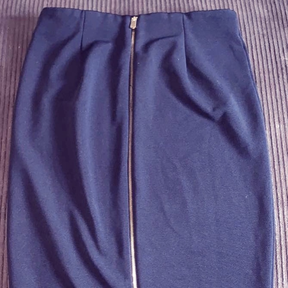 Black pencil skirt Philosophy size 12 zipper down